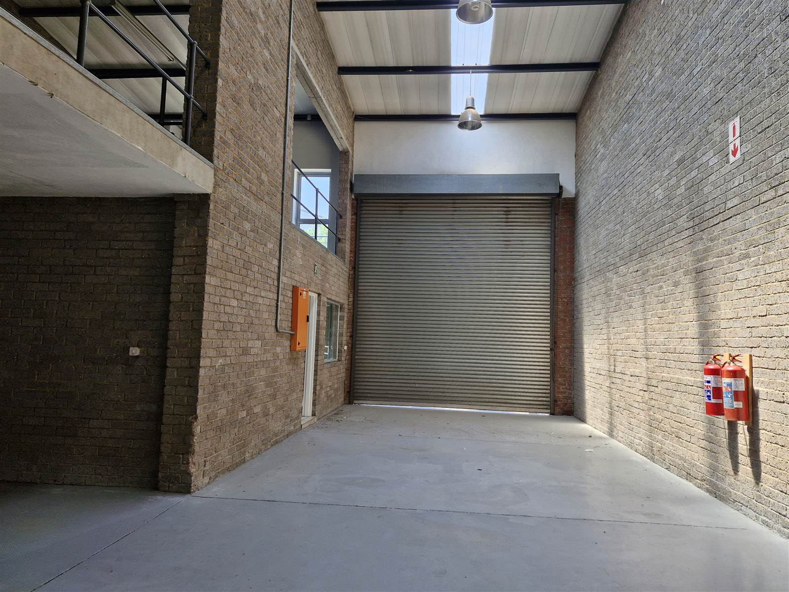 190  m² Industrial space in Commercia photo number 4