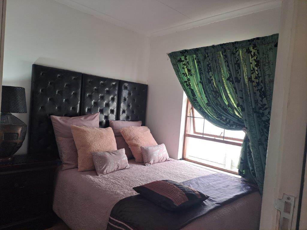 3 Bed Townhouse in Parsons Vlei photo number 10
