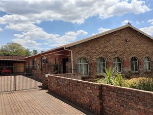 4 Bed House in Roseville