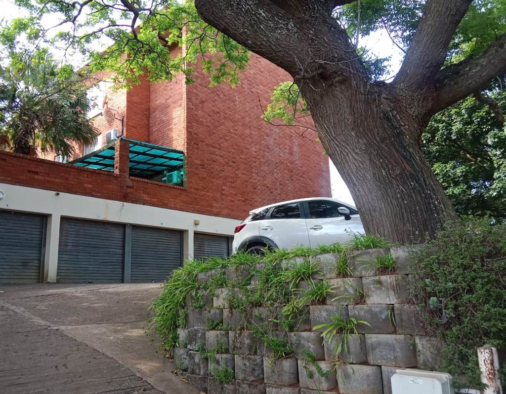 2 Bed Flat in Empangeni Central photo number 8