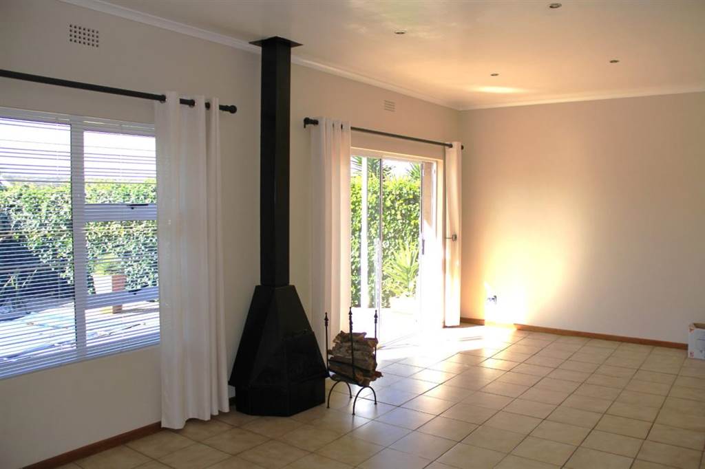 5 Bed House in Grabouw photo number 5