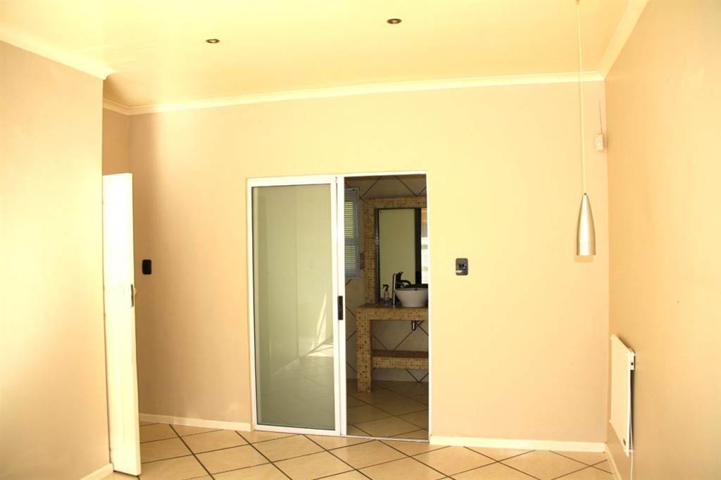 5 Bed House in Grabouw photo number 11