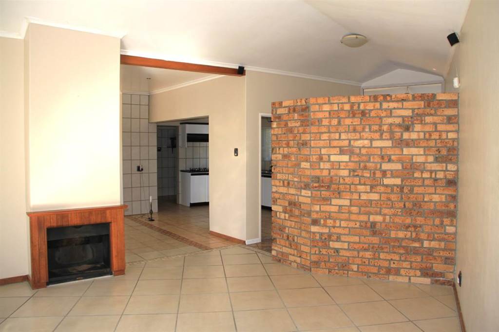 5 Bed House in Grabouw photo number 6