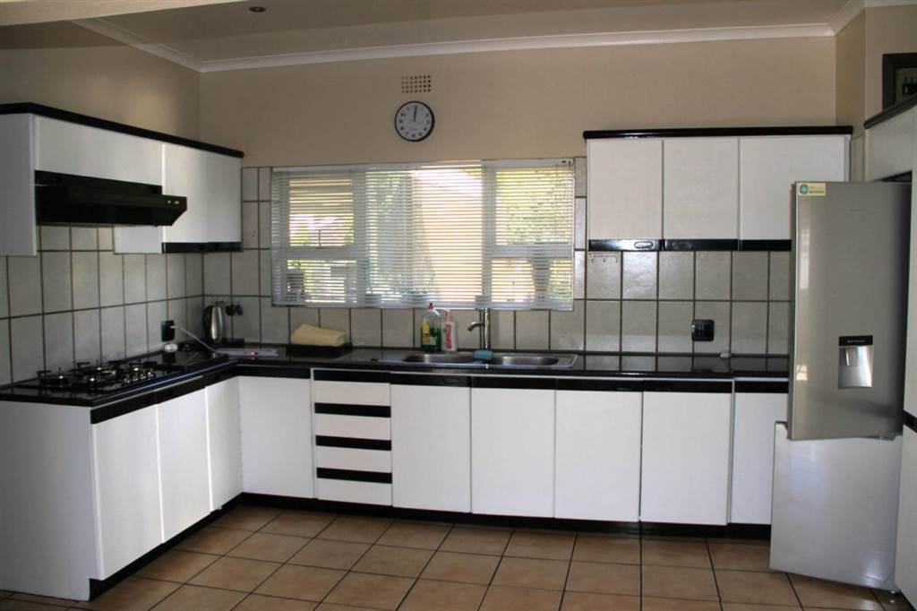 5 Bed House in Grabouw photo number 7