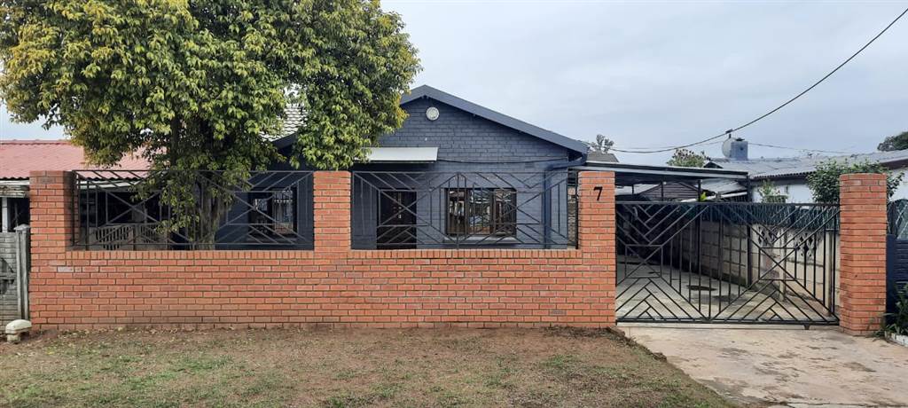 3 Bed House in Pietermaritzburg Central photo number 3