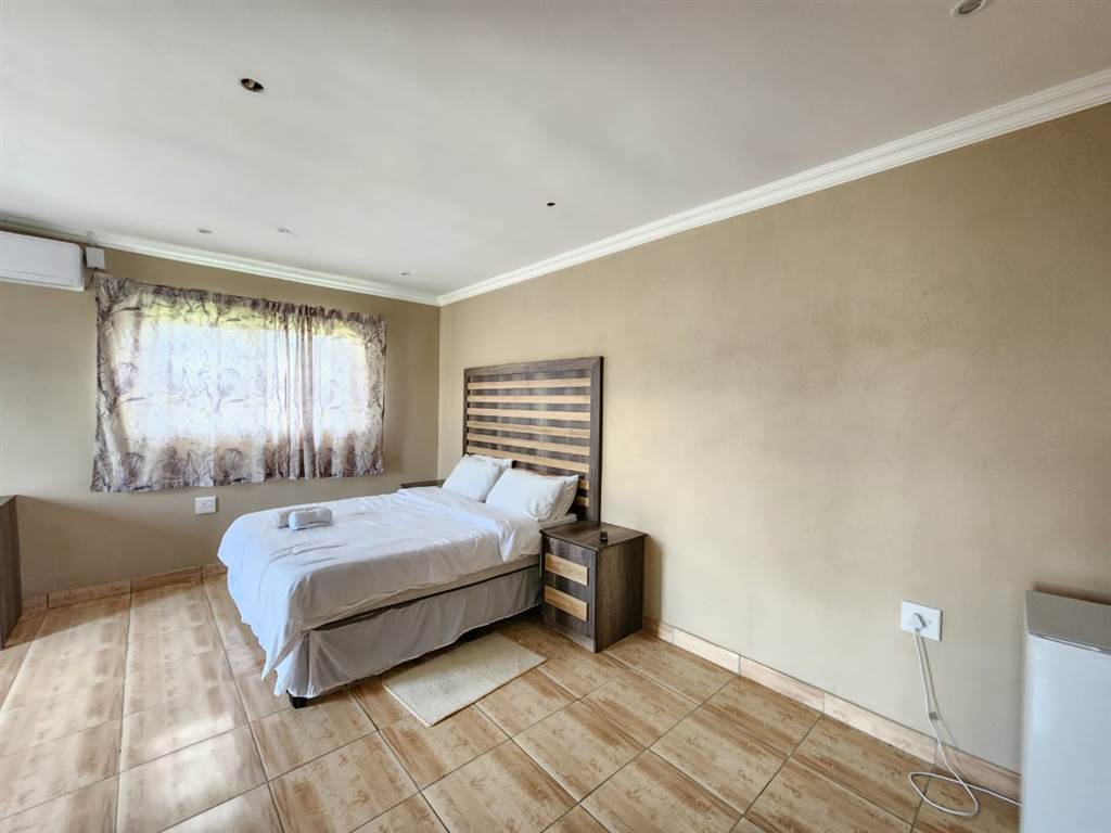 Bachelor apartment in Louis Trichardt photo number 24