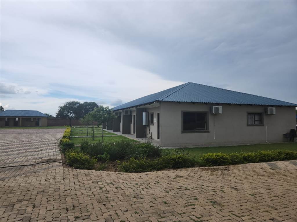 Bachelor apartment in Louis Trichardt photo number 14