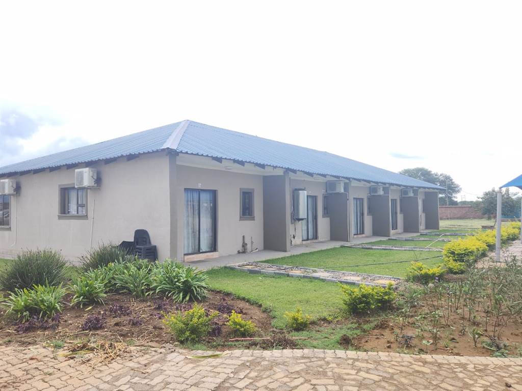 Bachelor apartment in Louis Trichardt photo number 18
