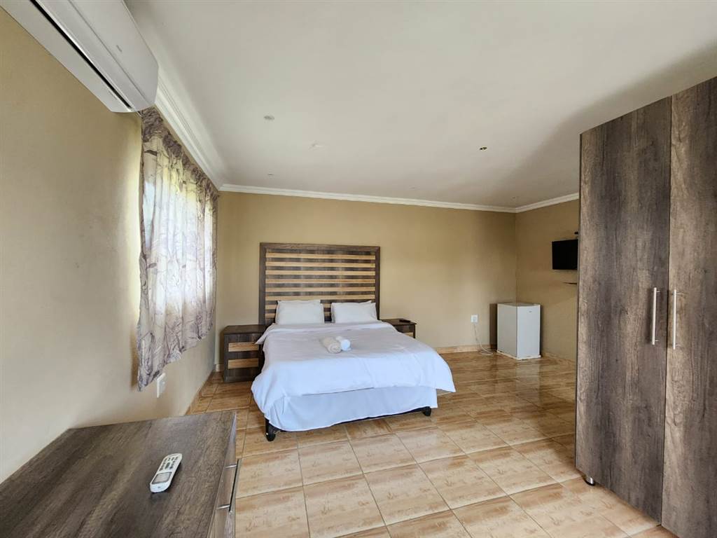 Bachelor apartment in Louis Trichardt photo number 22