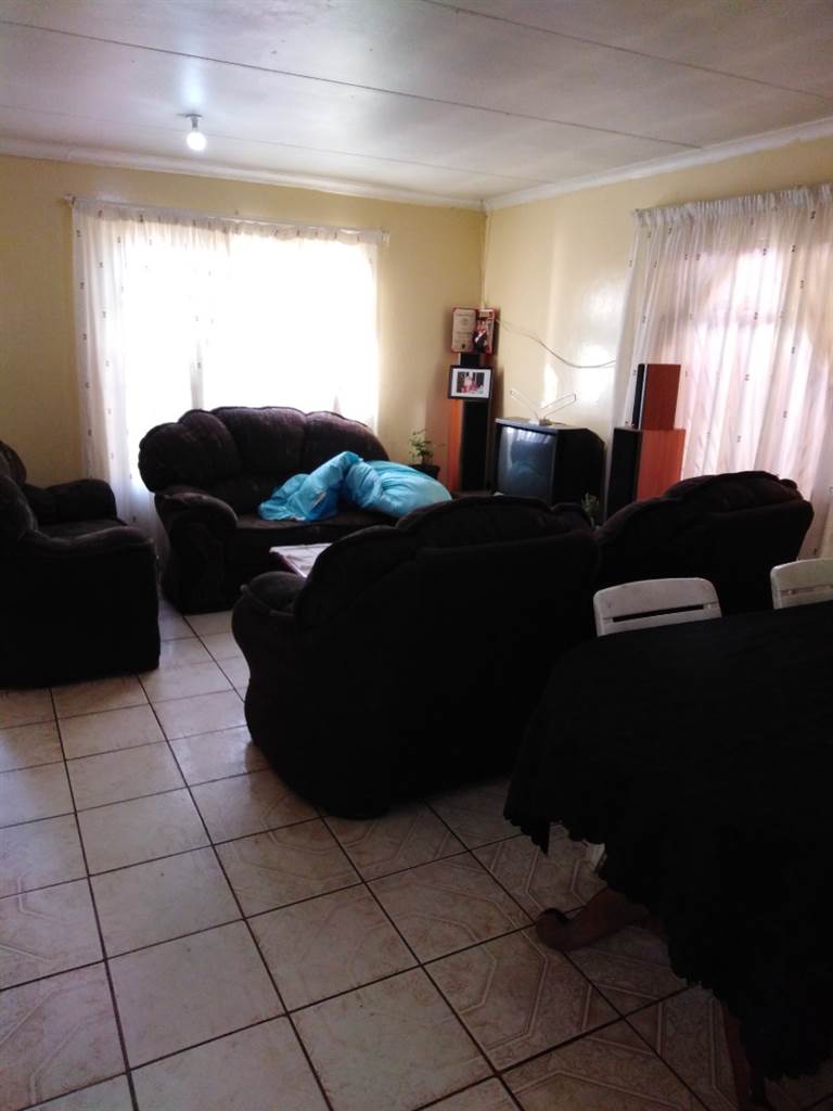 3 Bed House in Reiger Park photo number 6