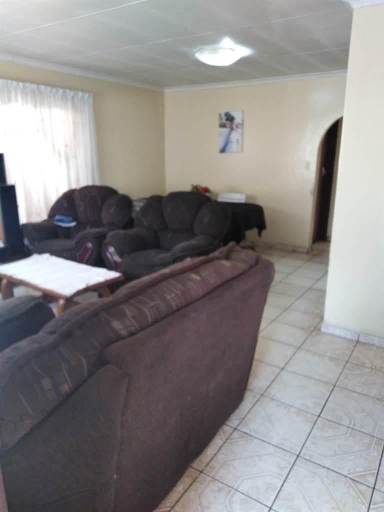 3 Bed House in Reiger Park photo number 7