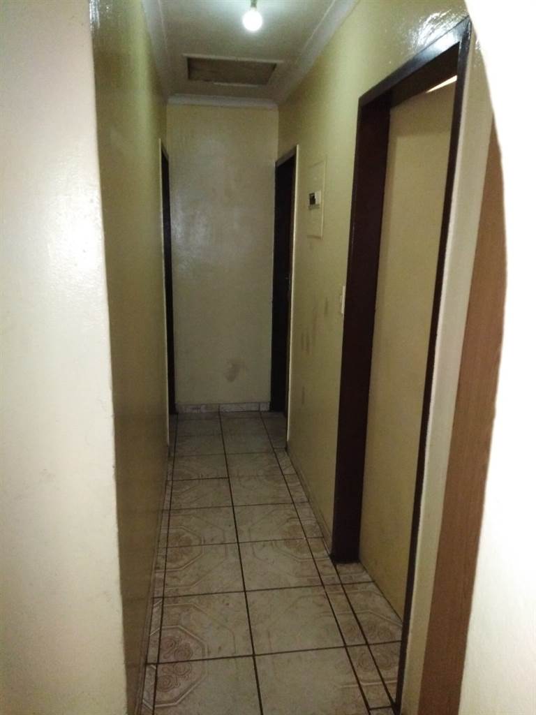 3 Bed House in Reiger Park photo number 8