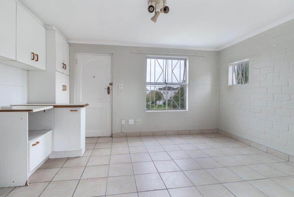 1 Bed Apartment in Pinelands photo number 3