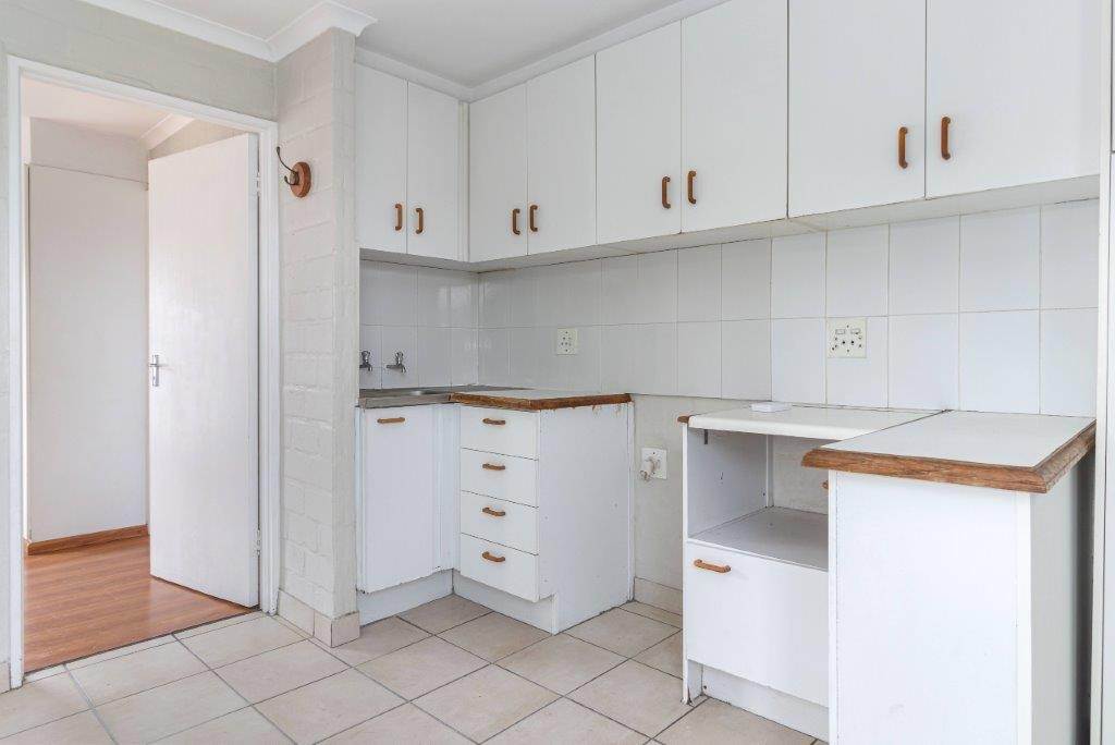 1 Bed Apartment in Pinelands photo number 7