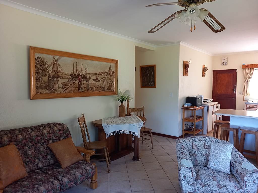 2 Bed Apartment in Struisbaai photo number 14