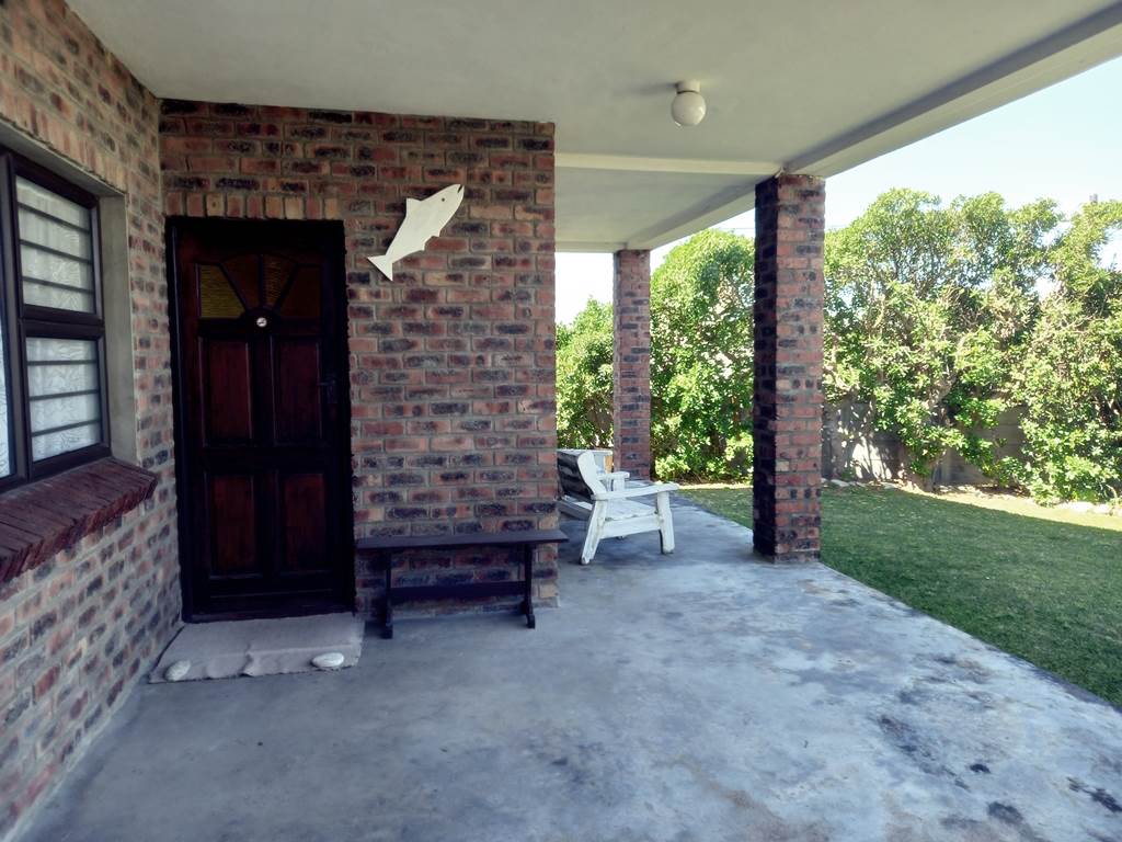 2 Bed Apartment in Struisbaai photo number 5