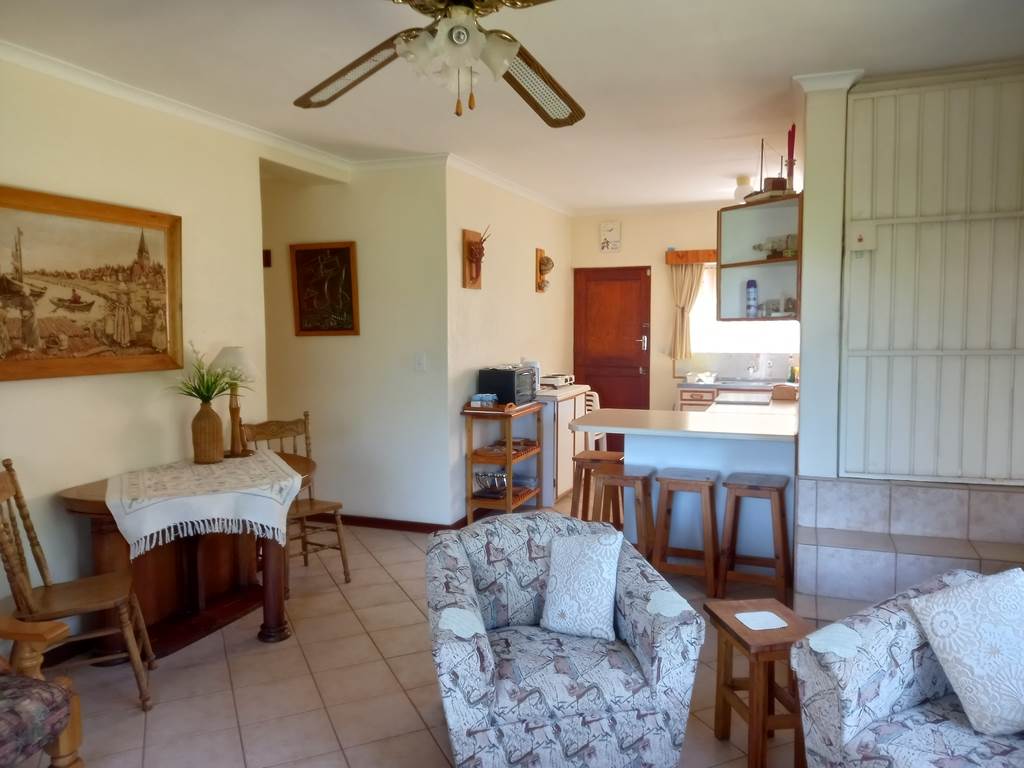 2 Bed Apartment in Struisbaai photo number 15