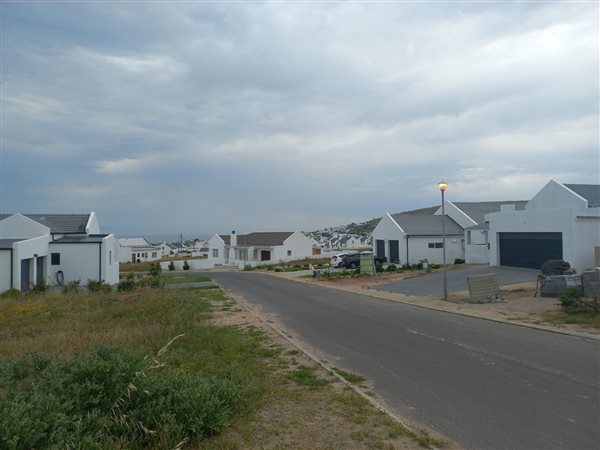 608 m² Land available in Saldanha