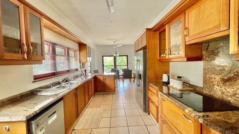 4 Bed Townhouse in Woodgrange photo number 6