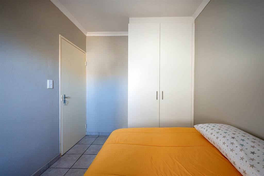 2 Bed Apartment in Paarl photo number 11