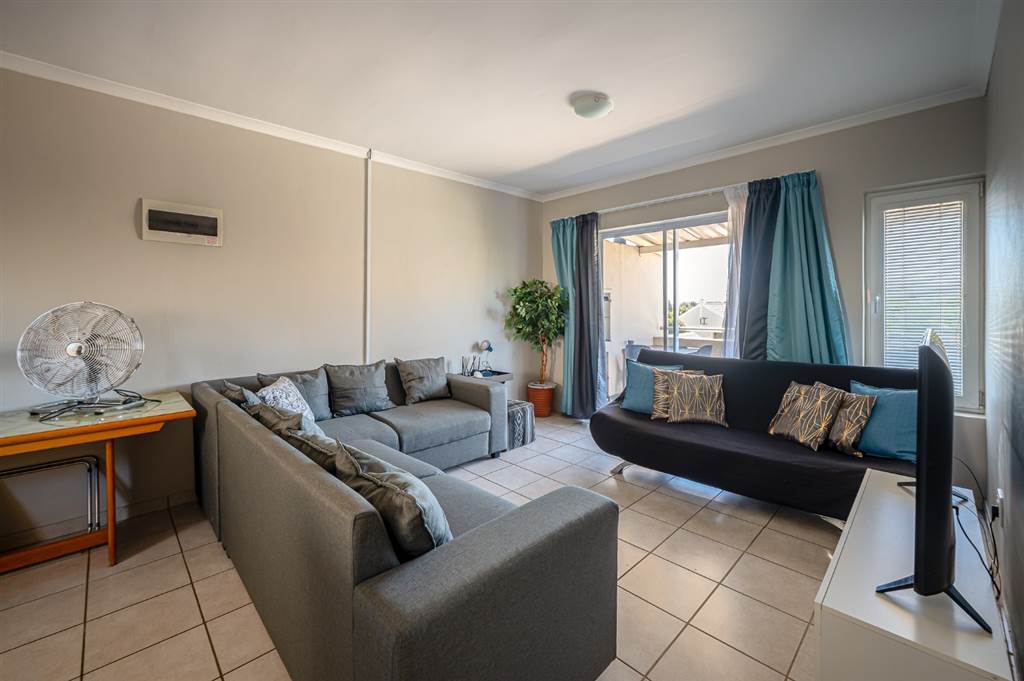 2 Bed Apartment in Paarl photo number 1