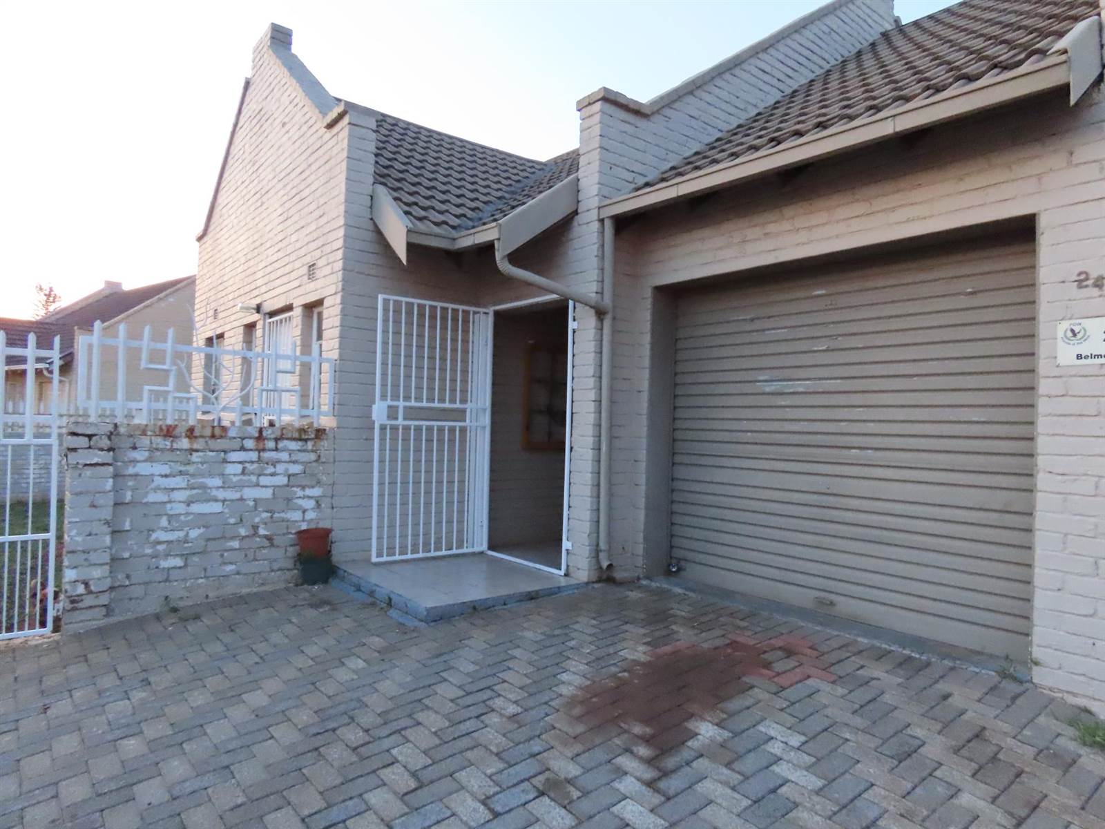 2 Bed House in Grobler Park photo number 13