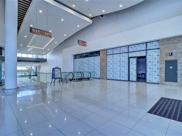 144  m² Retail Space