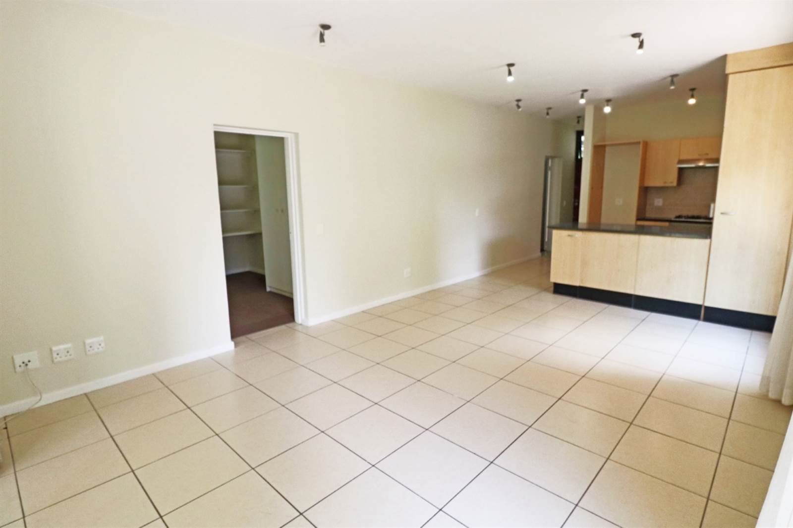 2 Bed Apartment in Bryanston photo number 8