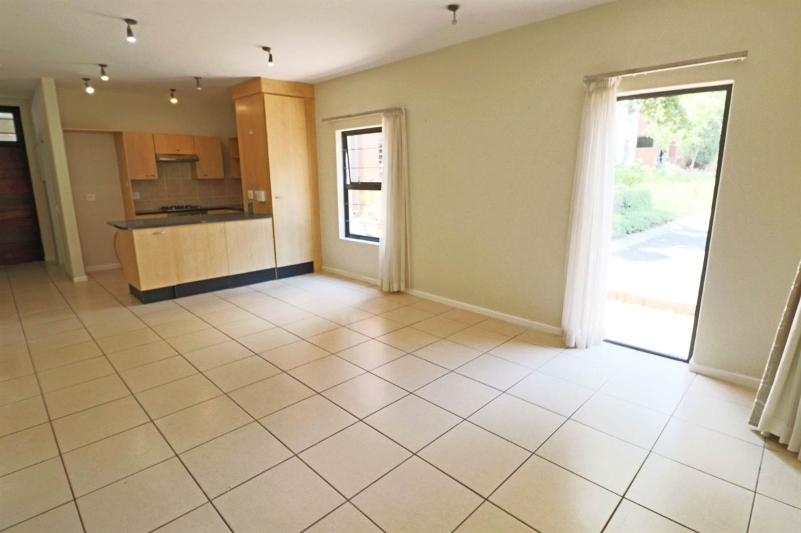 2 Bed Apartment in Bryanston photo number 6