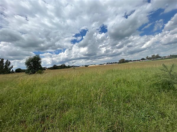 9 544 m² Land