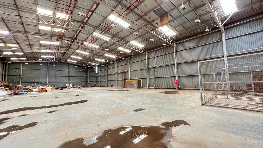 15800  m² Industrial space in Village Main photo number 15