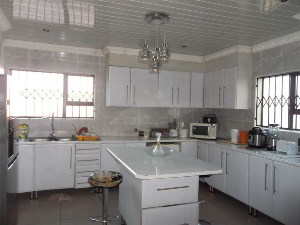 3 Bed House in Meredale photo number 1