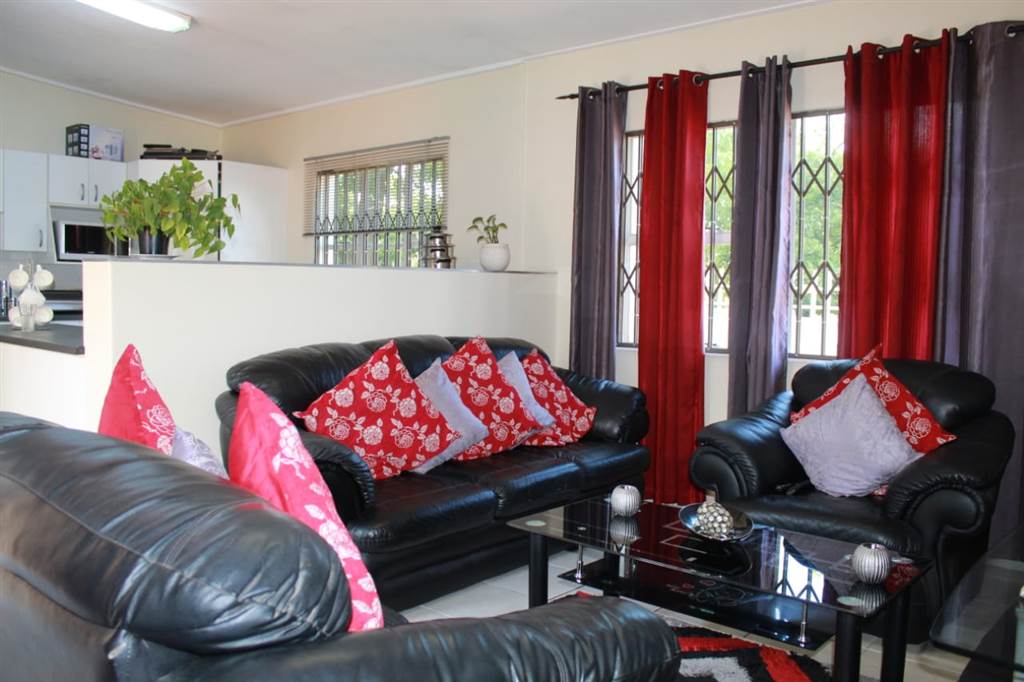 4 Bed House in Randpark photo number 11