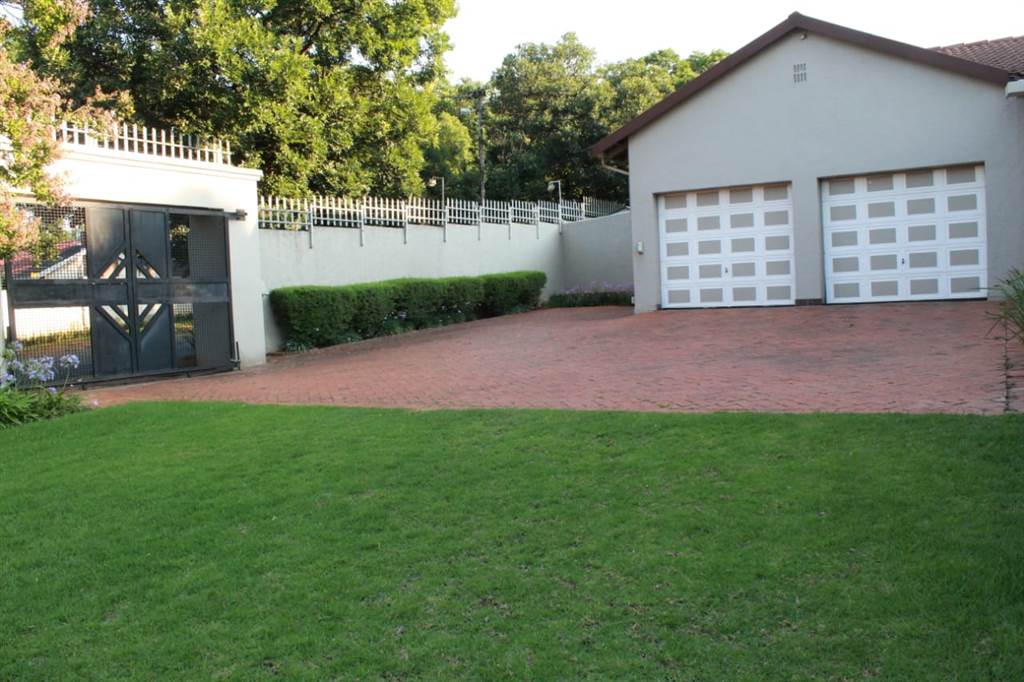 4 Bed House in Randpark photo number 2