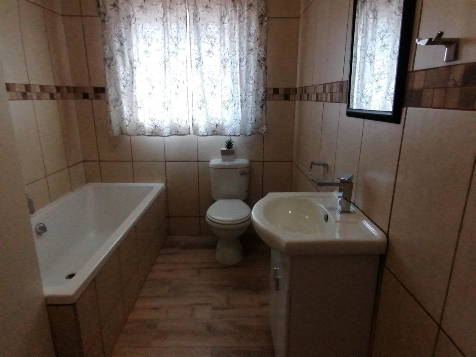 4 Bed House in Upington photo number 15