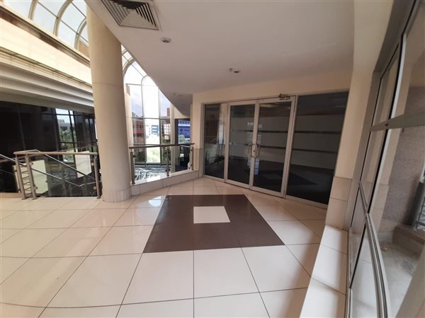 963  m² Commercial space in Parktown