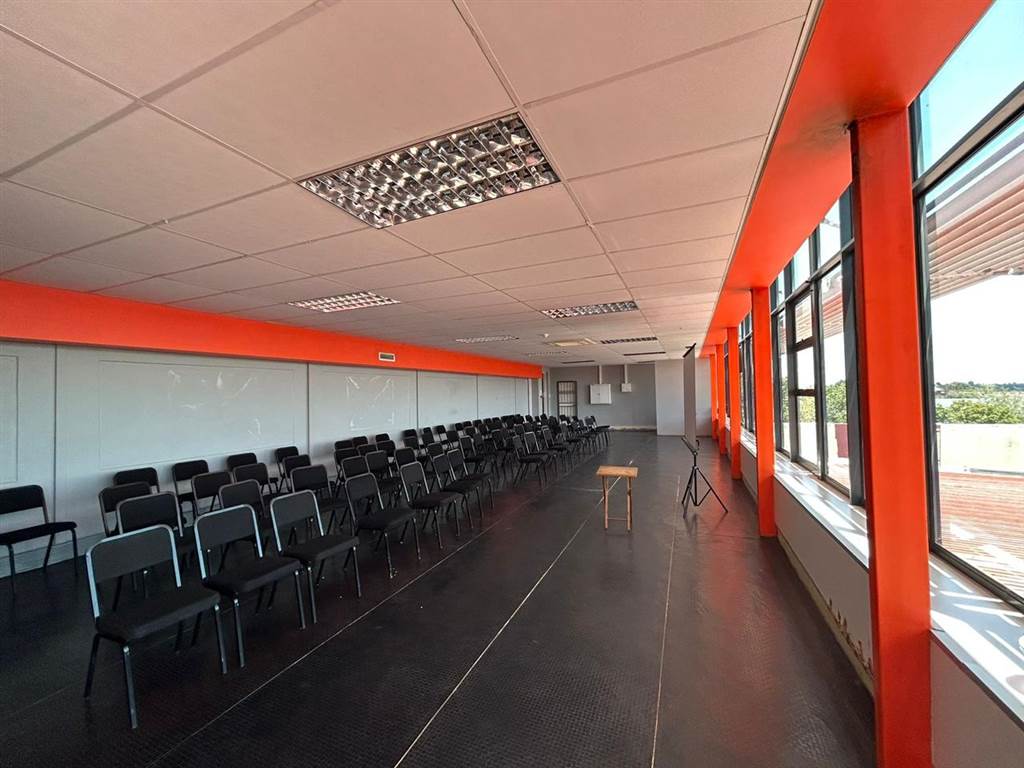243  m² Commercial space in Horison photo number 8