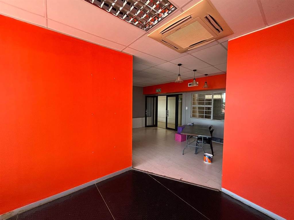 243  m² Commercial space in Horison photo number 5