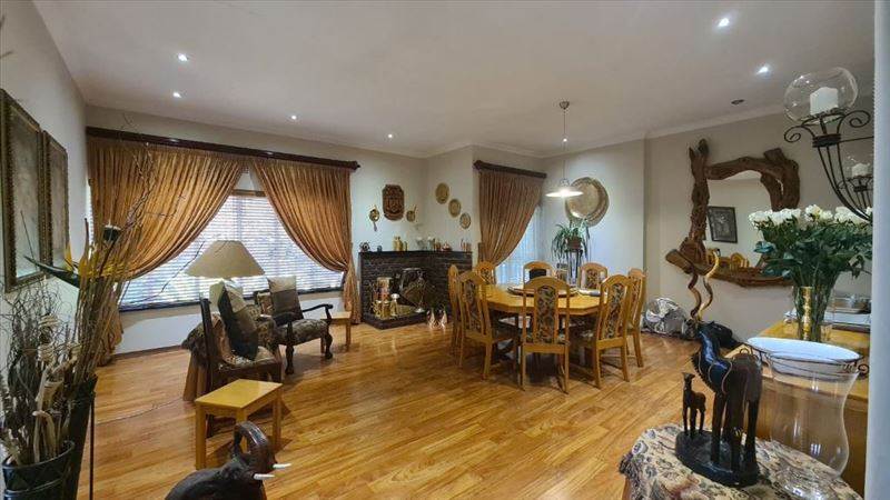 4 Bed House in Glen Marais photo number 8