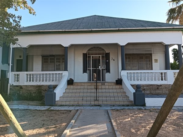 5 Bedroom House 5 Bedroom House