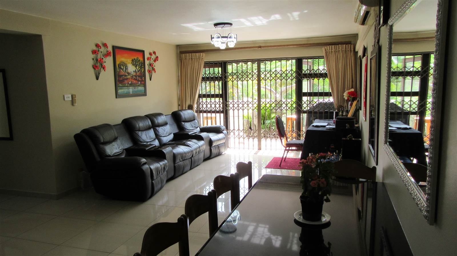 3 Bed Flat in Umgeni Park photo number 1