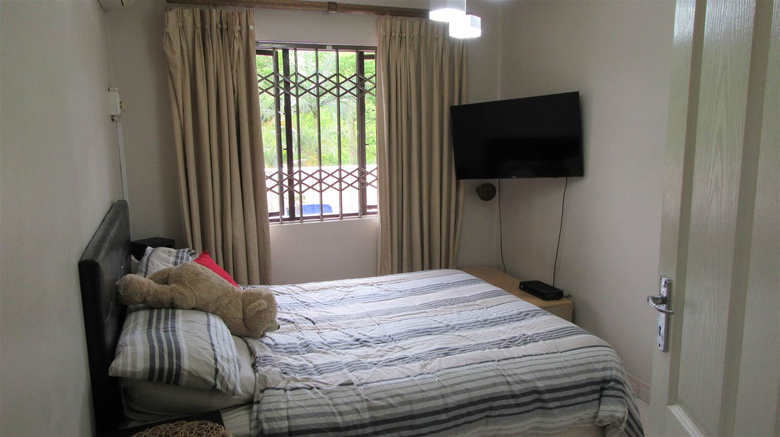 3 Bed Flat in Umgeni Park photo number 8