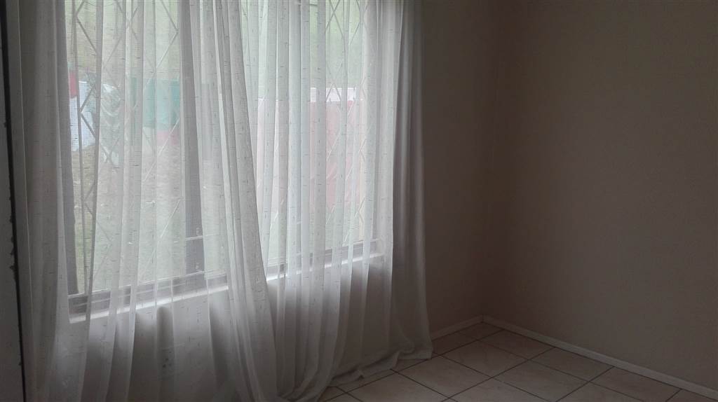 2 Bed Flat in Woodhaven photo number 13