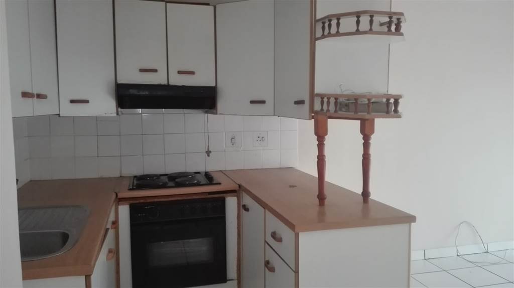 2 Bed Flat in Woodhaven photo number 4