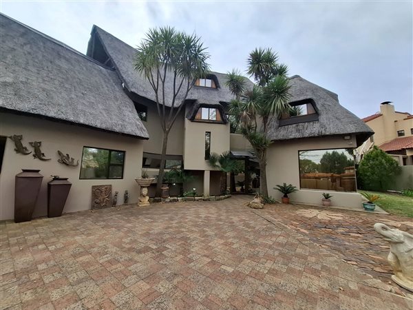 5 Bedroom House 5 Bedroom House