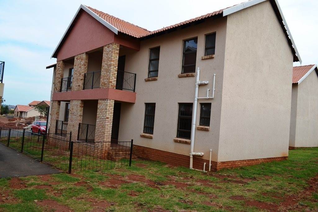 2 Bed Apartment in Grobler Park photo number 1
