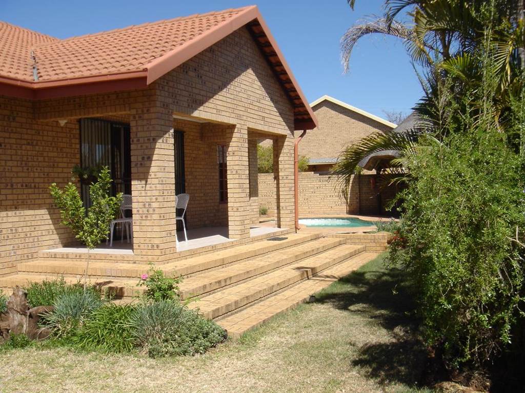2 Bed House in Modimole (Nylstroom) photo number 3