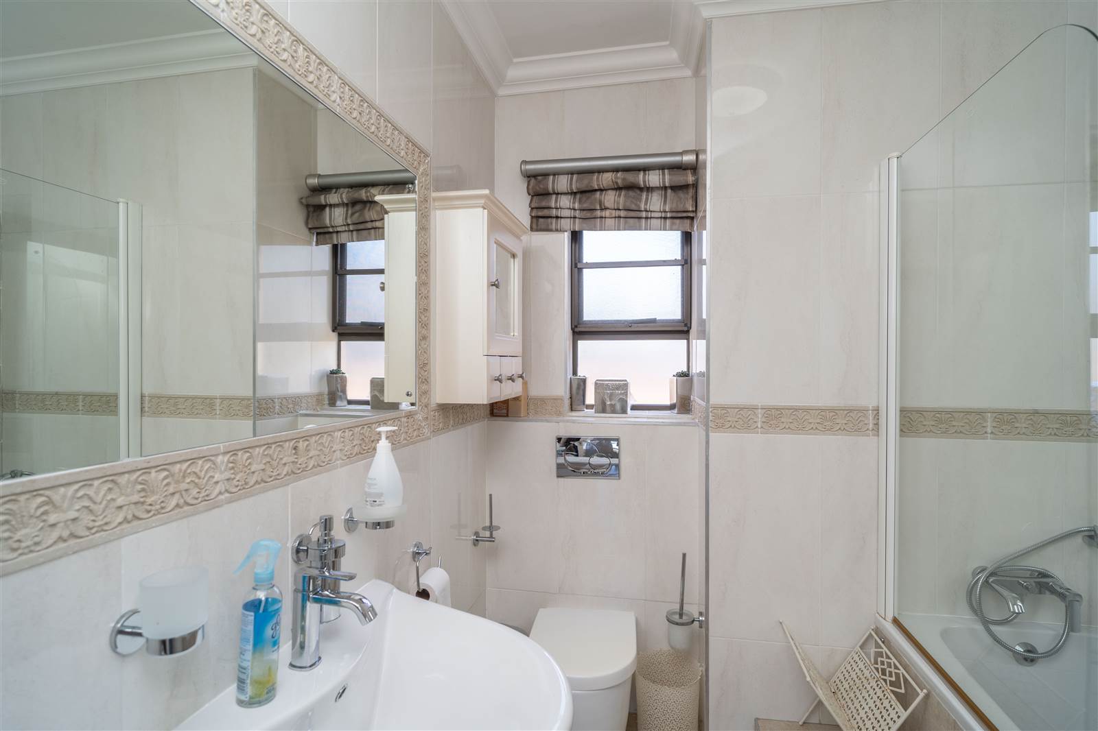 2 Bed Apartment in Umhlanga Rocks photo number 19