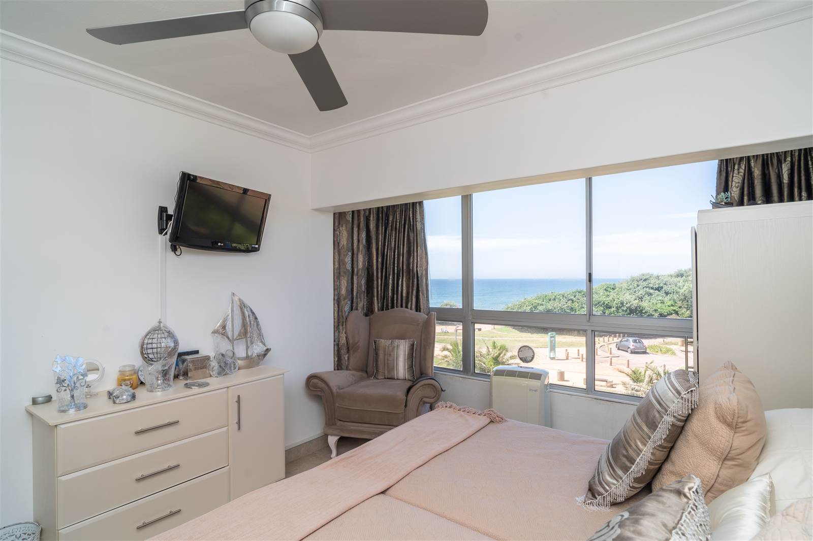 2 Bed Apartment in Umhlanga Rocks photo number 14