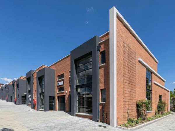71  m² Commercial space in Halfway House
